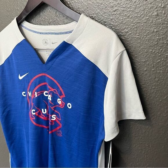 Chicago Cubs Nike Women's Slub Performance V-Neck Boxy T-Shirt - Silver/Royal - Picture 11 of 14
